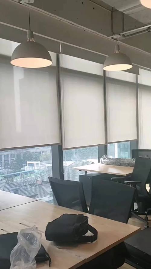 办公室窗帘怎么选？遮阳不遮光、防火阻燃到底什么意思？一篇说清
